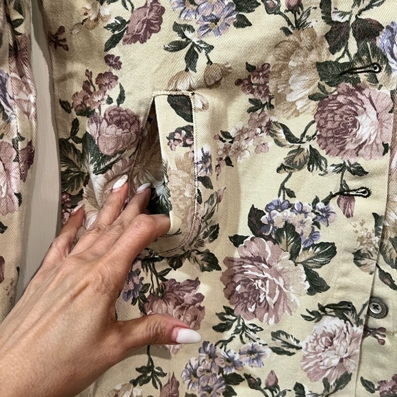 ENGLISH ROSE Floral Studded Jacket Size Small NWOT - Picture 7 of 12